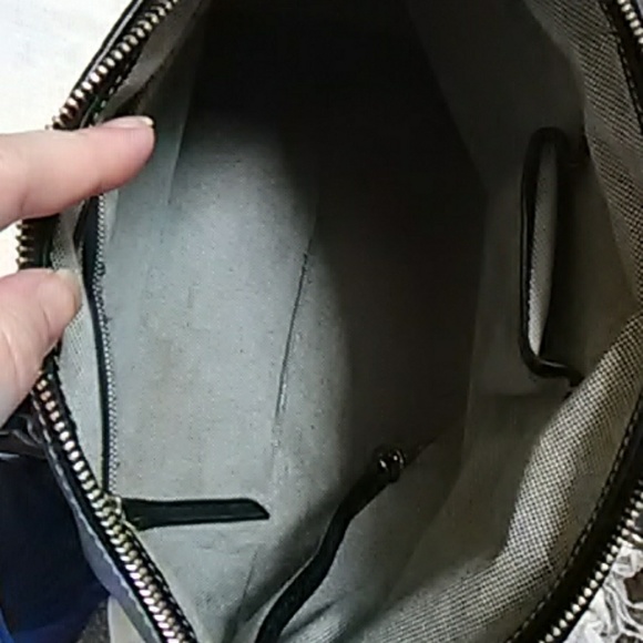 Authentic Dooney & Bourke Pocket satchel - Picture 6 of 8